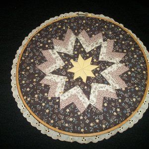 RETRO QUILT CIRCLE IN LG EMROIDERY HOOP